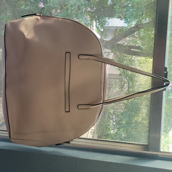 Beautiful Guess Bag - Picture 2 of 3